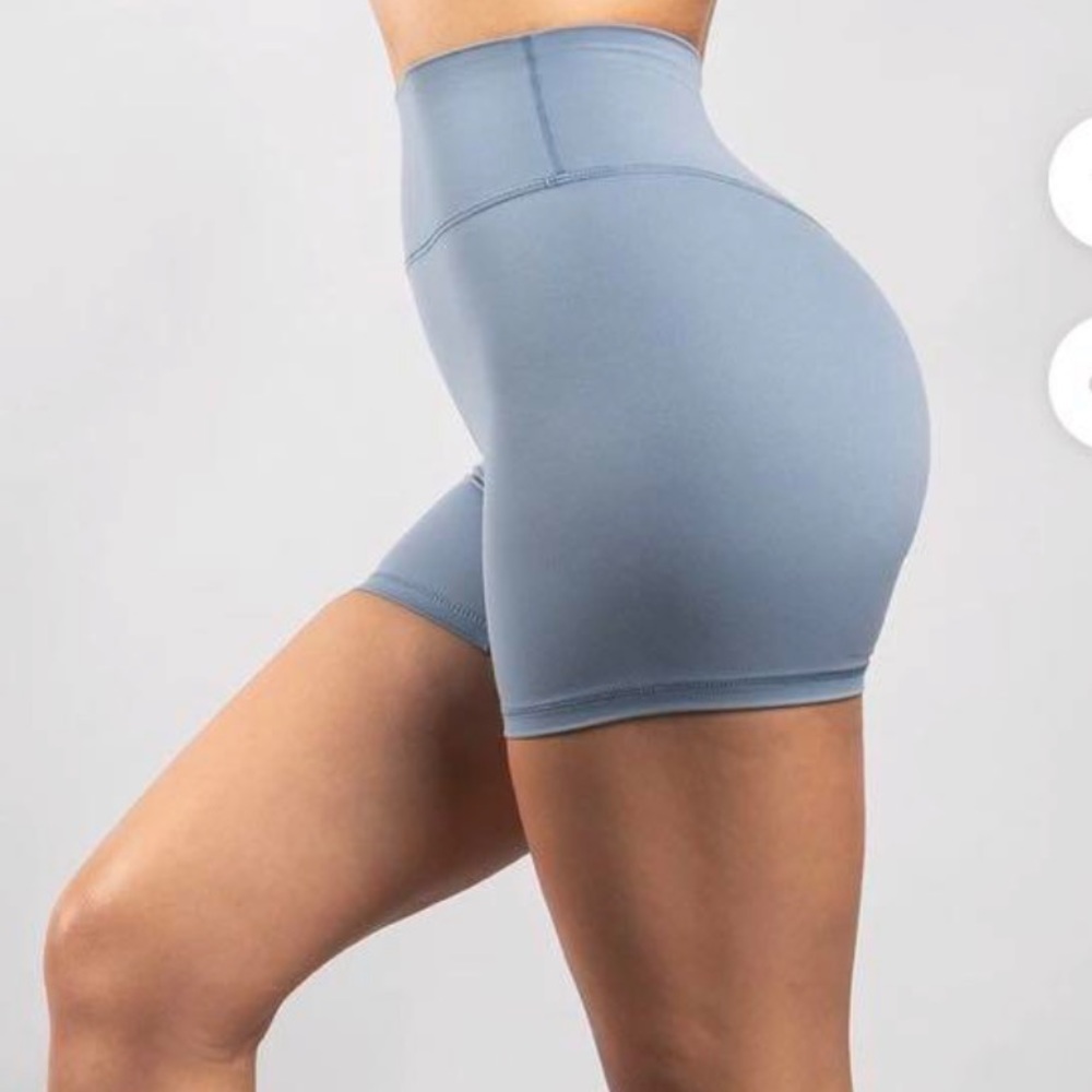 BuffBunny 4” short